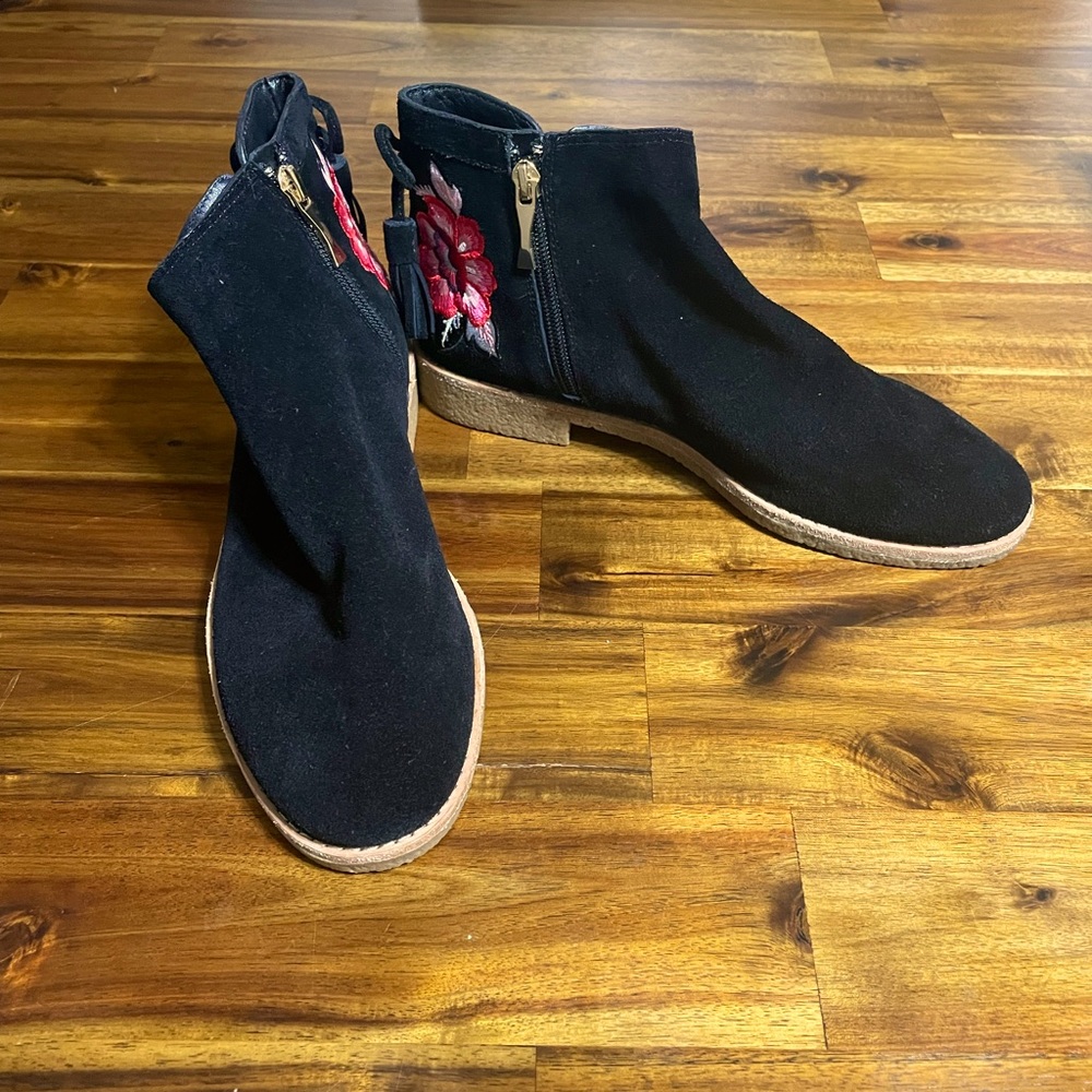 NWOT Kate spade black embroidered booties